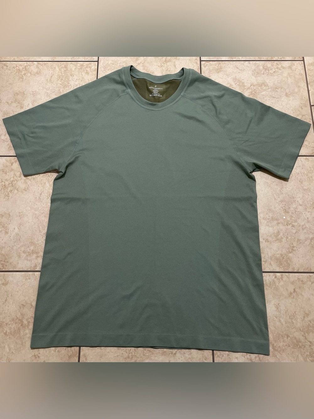 Fabletics Men's Training Day Arctic Wave Shirt Size XL